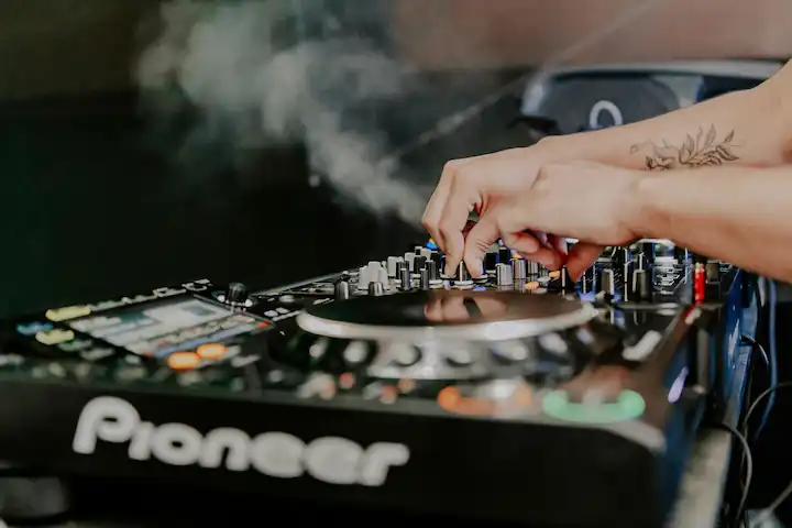 Animation DJ style pour soirées événementielles